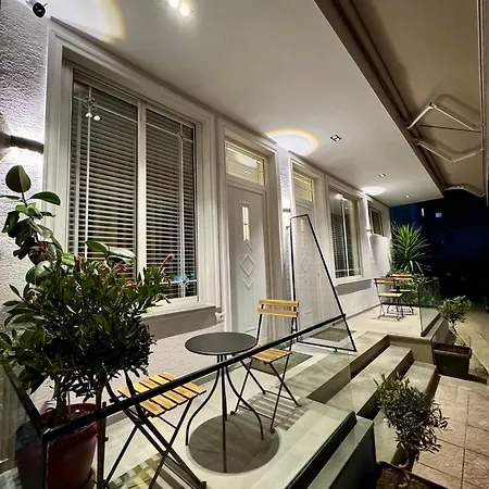 Silver Stone Apartment *