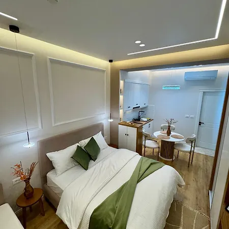 Silver Stone Apartment *