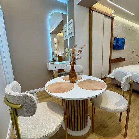 Silver Stone Apartment *
