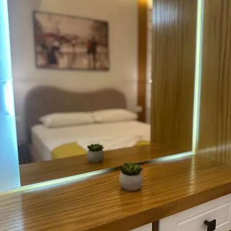 Grey Stone Apartamento Gjirokastër
